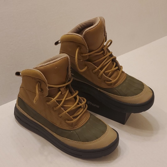 acg boots size 7